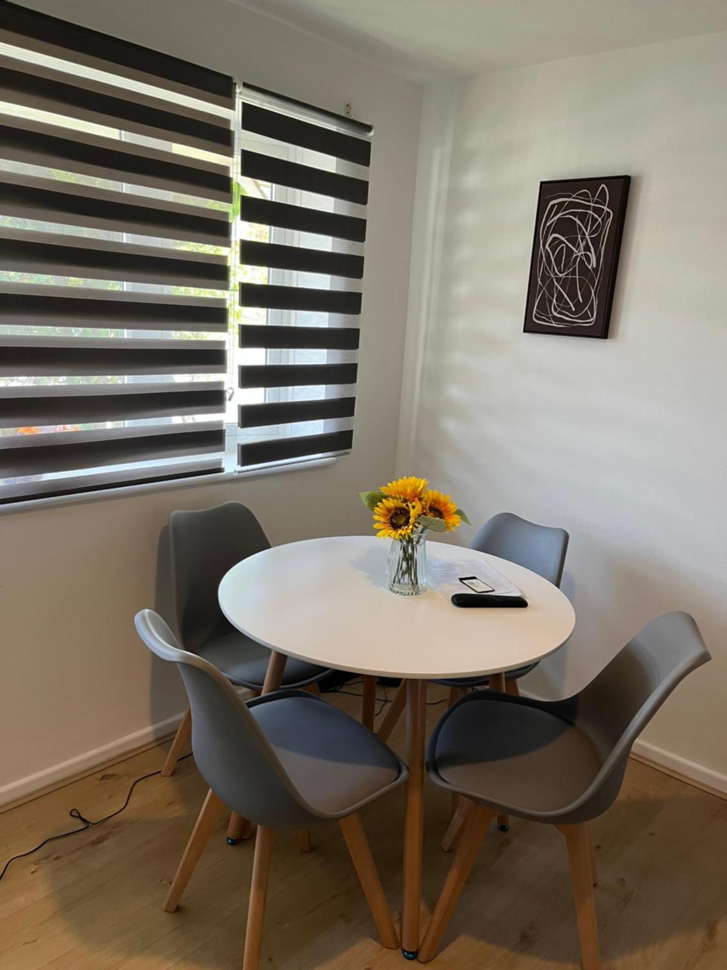 Kettering Service Accomodation 2Brh Freeparking Wifi Smart Tv Tea & Coffee Esterno foto
